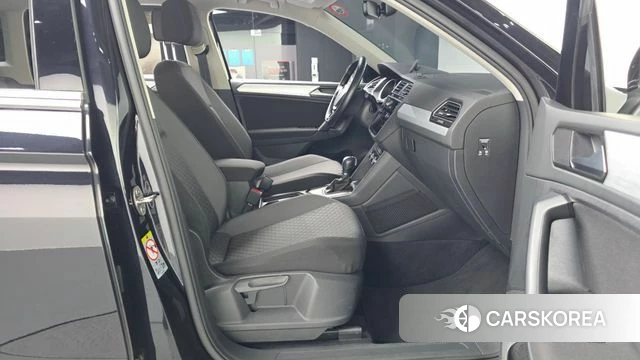 Volkswagen Tiguan second Generation 2018 Черный из Кореи, фото 2