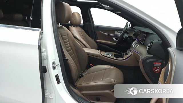 Mercedes-Benz E-Class W213 2021 Белый из Кореи, фото 2