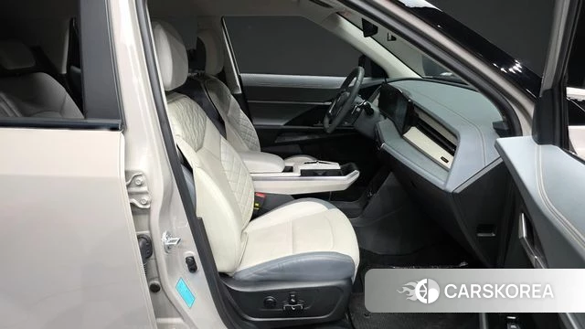 Ssangyong Torres EVX 2024 Серебристо-серый из Кореи, фото 2