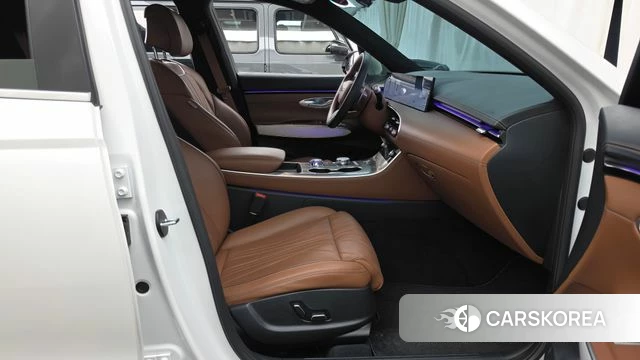 Genesis GV70 2024 Белый из Кореи, фото 2