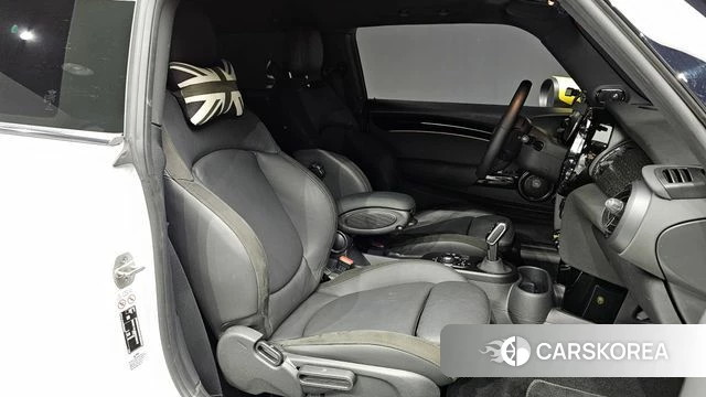 Mini Cooper Electric 2023 Белый из Кореи, фото 2
