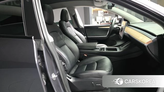 Tesla Model Y 2023 Серый из Кореи, фото 2
