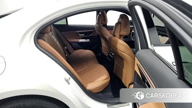 Mercedes-Benz E-Class W214 2025 Белый из Кореи, фото 2