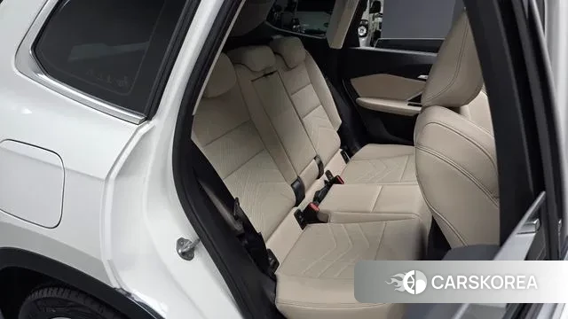 BMW iX1 (U11) 2024 Белый из Кореи, фото 2