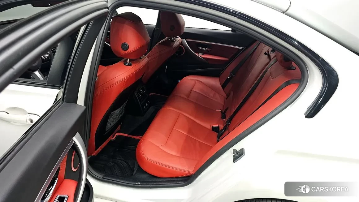 BMW 3 Series (F30) 2018 Белый из Кореи, фото 2