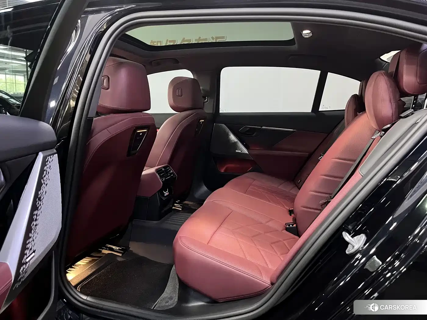 BMW 5 series 2025 Черный из Китая, фото 2