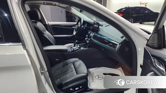 BMW 5 Series (G30) 2021 Белый из Кореи, фото 2