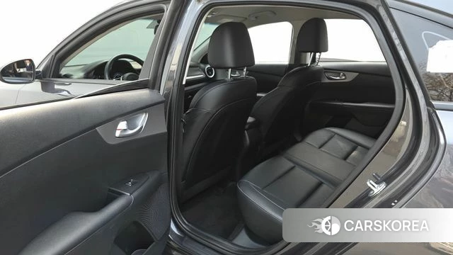 Kia The New K3 2nd generation 2022 Серый из Кореи, фото 2