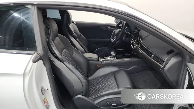 Audi S5 (F5) 2021 Белый из Кореи, фото 2