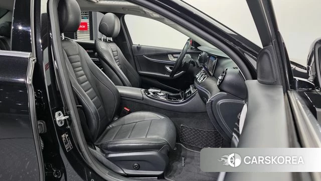 Mercedes-Benz E-Class W213 2020 Черный из Кореи, фото 2