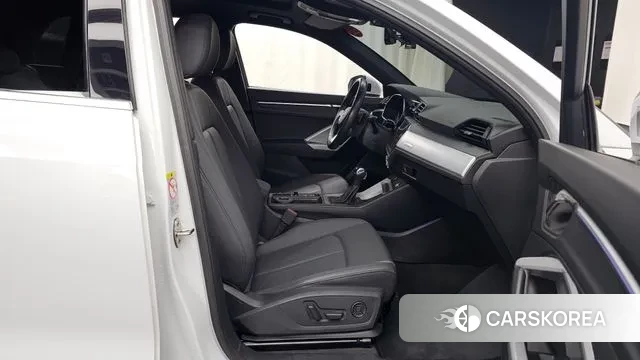 Audi Q3 (F3) 2023 Белый из Кореи, фото 2