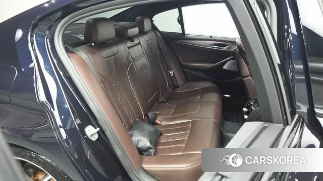 BMW 5 Series (G30) 2018 Черный из Кореи, фото 2