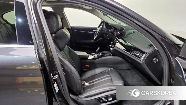 BMW 5 Series (G30) 2020 Серый из Кореи, фото 2