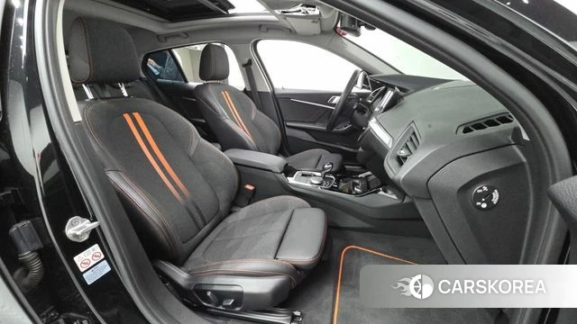 BMW 1 Series (F40) 2020 Черный из Кореи, фото 2