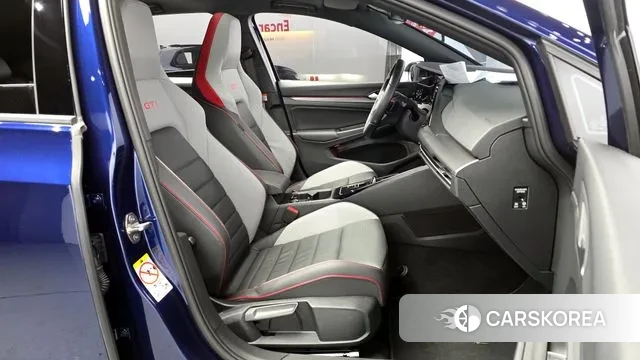 Volkswagen Golf 8th Generation 2024 Синий из Кореи, фото 2