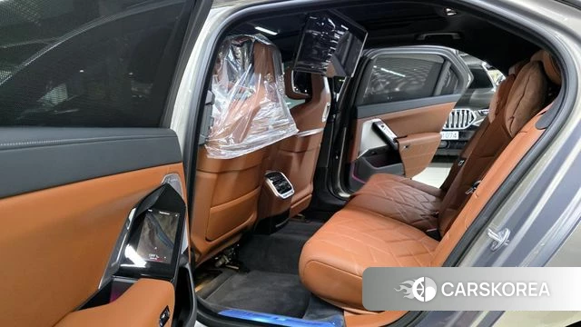 BMW 7 Series (G70) 2025 Серый из Кореи, фото 2
