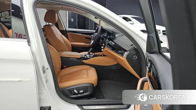 BMW 5 Series (G30) 2020 Белый из Кореи, фото 2