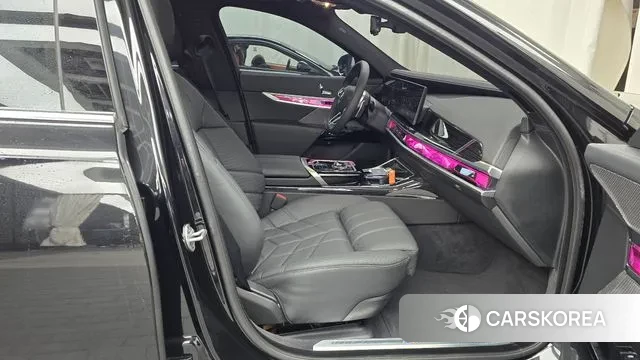 BMW 7 Series (G70) 2025 Черный из Кореи, фото 2