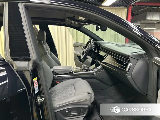 Audi Q8 2021 Черный из Китая, фото 2