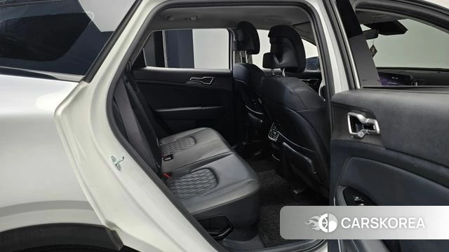 Kia Sportage 5th Generation Hybrid 2023 Белый из Кореи, фото 2