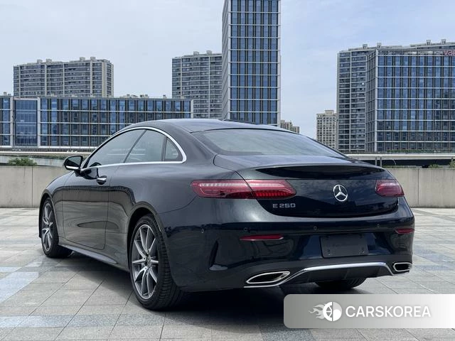 Mercedes-Benz E-class (imported) 2023 Зеленый из Китая, фото 2