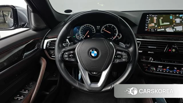 BMW 5 Series (G30) 2018 Серебристо-серый из Кореи, фото 2