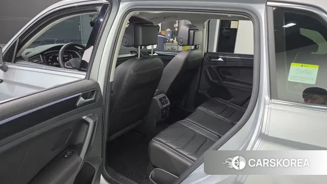 Volkswagen Tiguan second Generation 2022 Серебряный из Кореи, фото 2