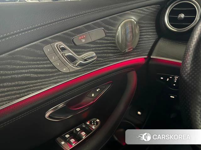 Mercedes-Benz E-Class W213 2021 Белый из Кореи, фото 2