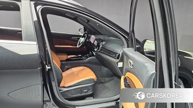 Kia Sportage 5th Generation Hybrid 2023 Черный из Кореи, фото 2