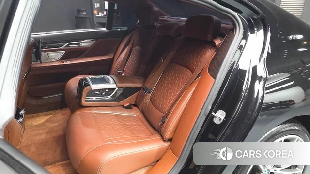 BMW 7 Series (G11) 2020 Черный из Кореи, фото 2