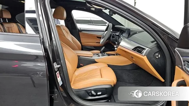 BMW 5 Series (G30) 2018 Серый из Кореи, фото 2