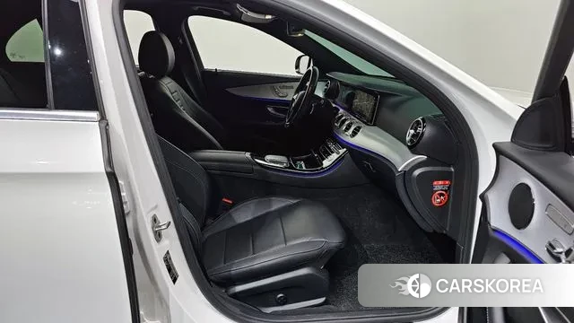 Mercedes-Benz E-Class W213 2021 Белый из Кореи, фото 2