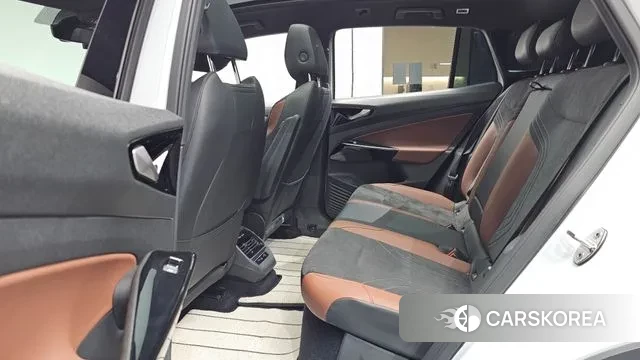 Volkswagen ID.4 2023 Белый из Кореи, фото 2