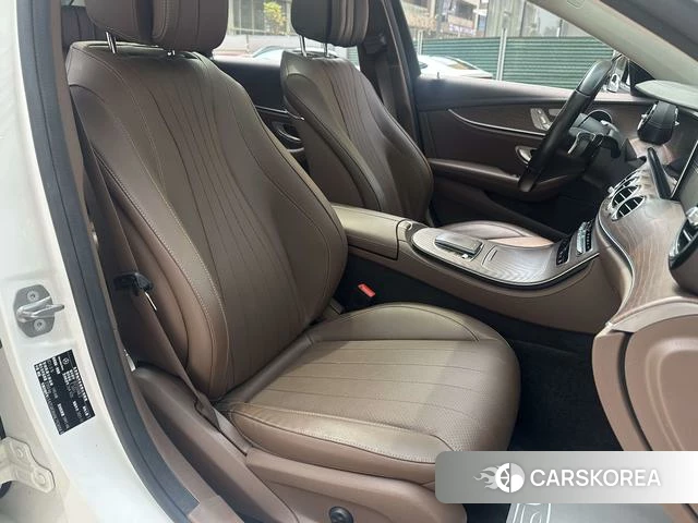 Mercedes-Benz E-class 2022 Белый из Китая, фото 2