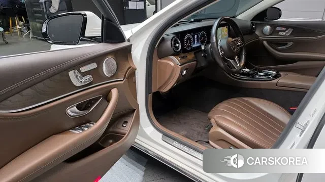 Mercedes-Benz E-Class W213 2018 Белый из Кореи, фото 2