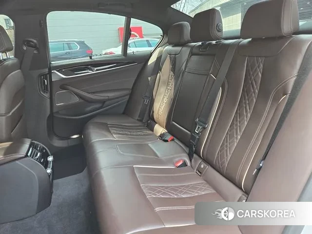 BMW 5 Series (G30) 2023 Белый из Кореи, фото 2