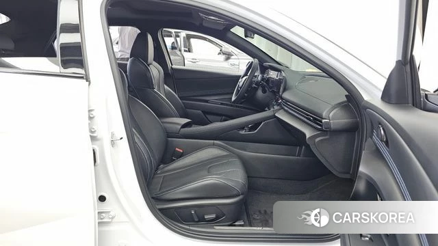 Hyundai The New Avante (CN7) 2023 Белый из Кореи, фото 2
