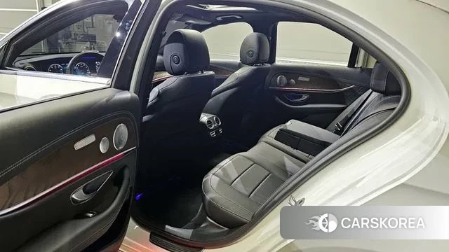 Mercedes-Benz E-Class W213 2021 Белый из Кореи, фото 2