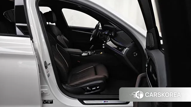 BMW 5 Series (G30) 2023 Белый из Кореи, фото 2