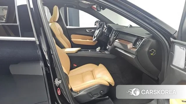 Volvo XC60 second Generation 2021 Черный из Кореи, фото 2