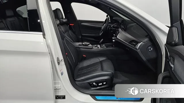 BMW 5 Series (G30) 2021 Белый из Кореи, фото 2