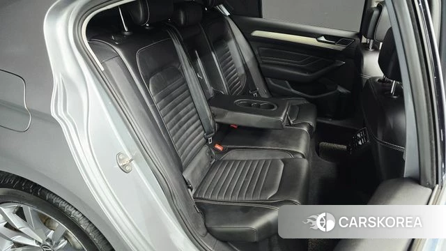 Volkswagen Passat GT (B8) 2022 Серебряный из Кореи, фото 2