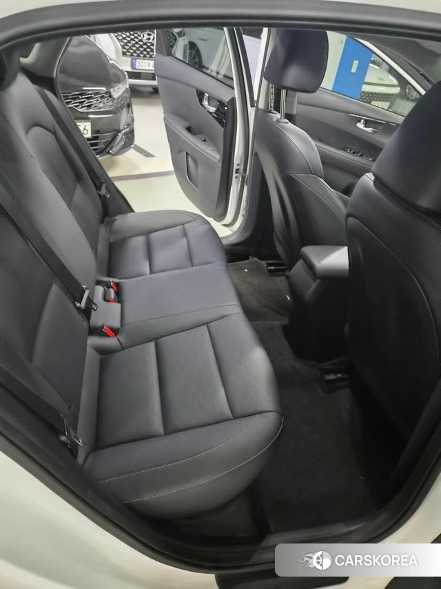 Kia The New K3 2nd generation 2022 Белый из Кореи, фото 2