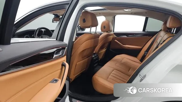 BMW 5 Series (G30) 2018 Белый из Кореи, фото 2