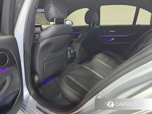 Mercedes-Benz E-Class W213 2022 Серебристо-серый из Кореи, фото 2