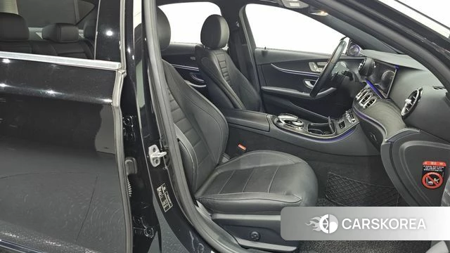 Mercedes-Benz E-Class W213 2018 Черный из Кореи, фото 2