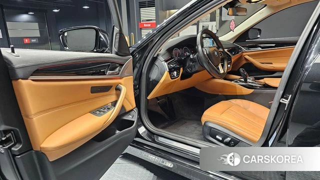 BMW 5 Series (G30) 2019 Черный из Кореи, фото 2