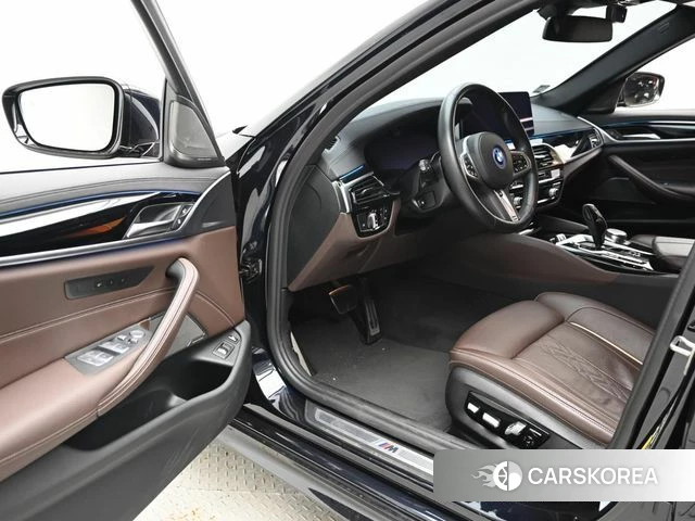 BMW 5 Series (G30) 2021 Черный из Кореи, фото 2