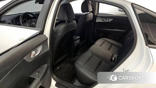 Kia The New K3 2nd generation 2023 Белый из Кореи, фото 2