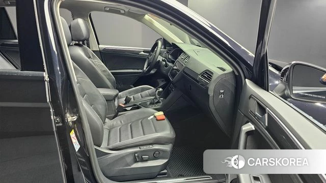 Volkswagen Tiguan second Generation 2021 Черный из Кореи, фото 2